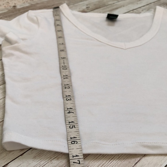 “Wild Fable” brand, cropped, white v-neck, short sleeve top - junior size M - Picture 7 of 7